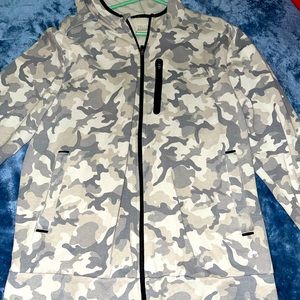 Men’s camo zip up sweatshirt